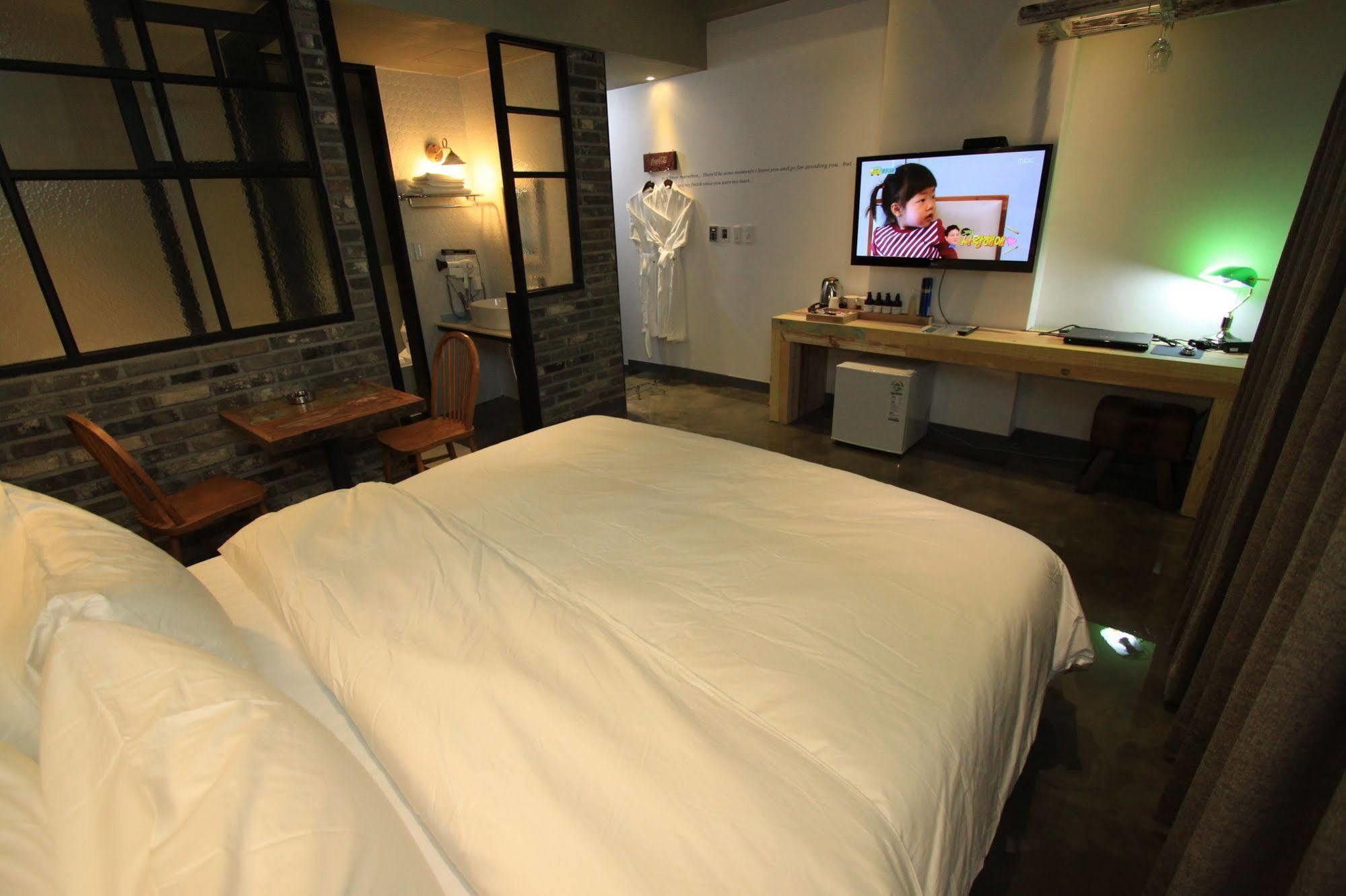 Hound Hotel Changwon Buitenkant foto