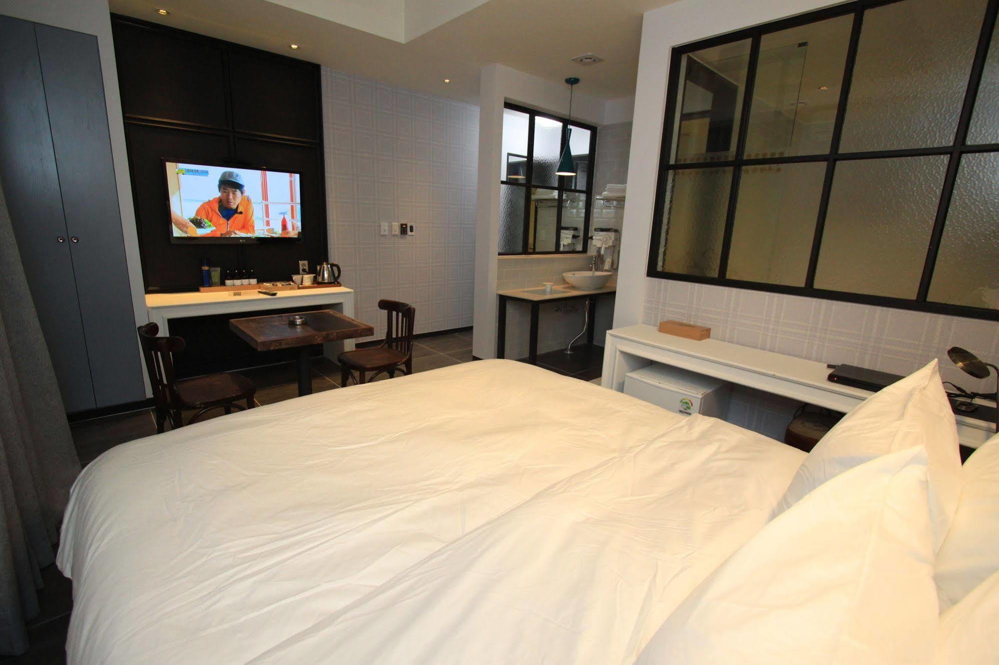 Hound Hotel Changwon Buitenkant foto