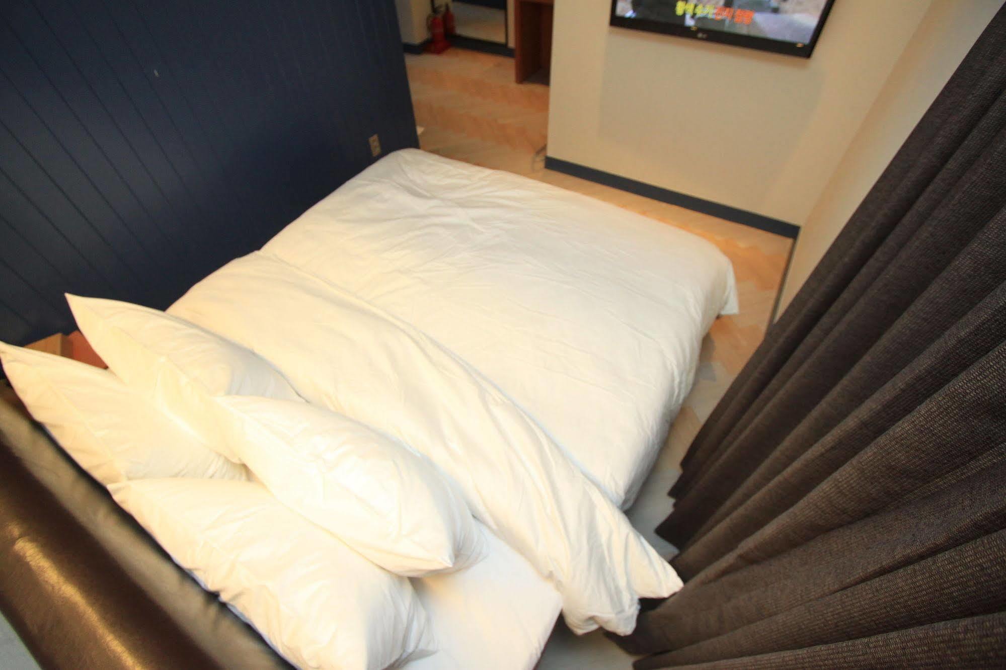Hound Hotel Changwon Buitenkant foto